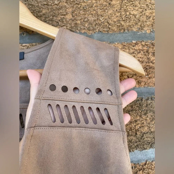 Gracia Faux Suede Fringed Boho Cut Out Vest medium - Picture 6 of 9